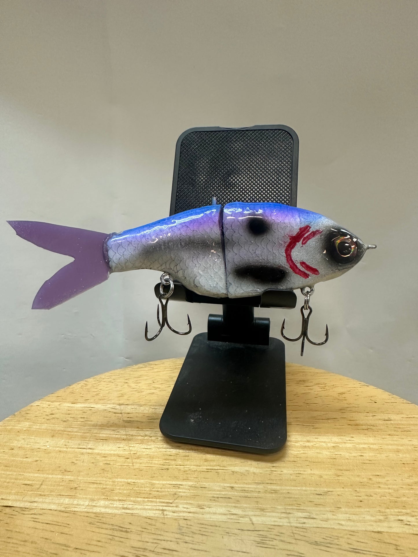 Hero in cosmic shad red gills